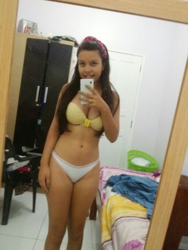 Santinha fiel nackt in den Spiegel hausgemachte Fotos